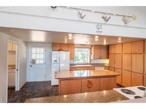 237 Country Lane Roseburg OR 97471