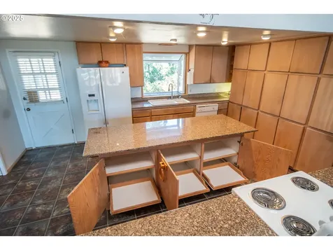 237 Country Lane Roseburg OR 97471
