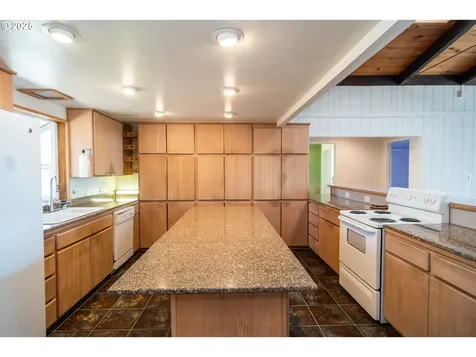237 Country Lane Roseburg OR 97471