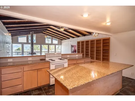 237 Country Lane Roseburg OR 97471