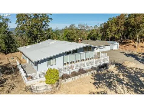 237 Country Lane Roseburg OR 97471