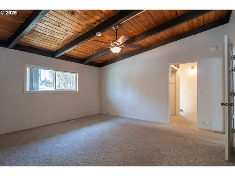 237 Country Lane Roseburg OR 97471