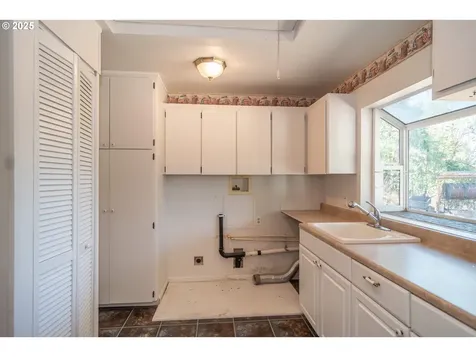 237 Country Lane Roseburg OR 97471