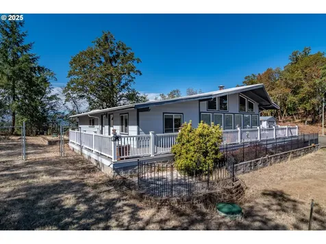 237 Country Lane Roseburg OR 97471