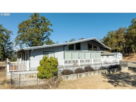 237 Country Lane Roseburg OR 97471