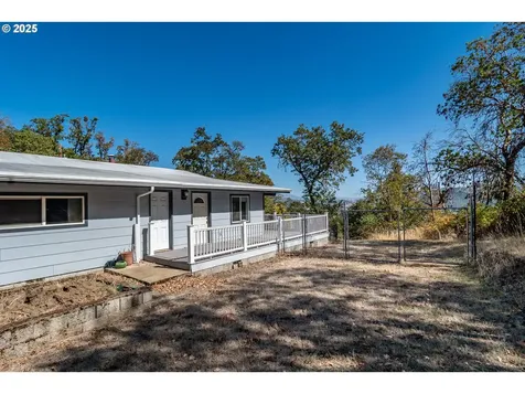 237 Country Lane Roseburg OR 97471