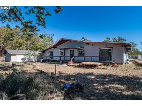 237 Country Lane Roseburg OR 97471