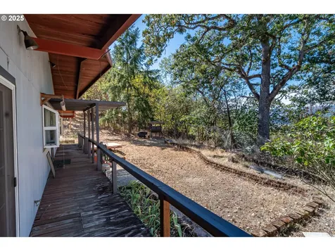 237 Country Lane Roseburg OR 97471
