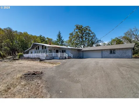 237 Country Lane Roseburg OR 97471