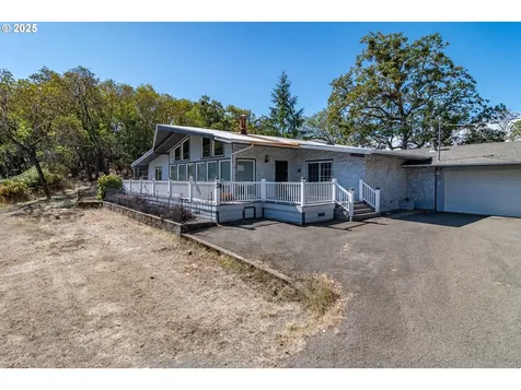 237 Country Lane Roseburg OR 97471