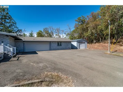 237 Country Lane Roseburg OR 97471