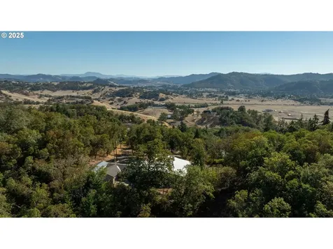 237 Country Lane Roseburg OR 97471