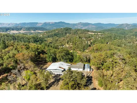 237 Country Lane Roseburg OR 97471