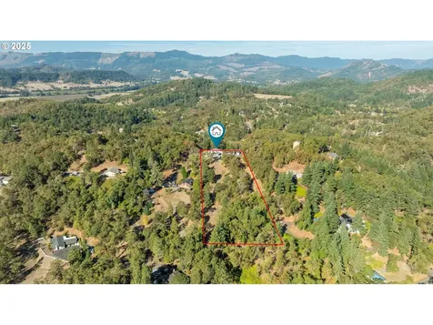 237 Country Lane Roseburg OR 97471