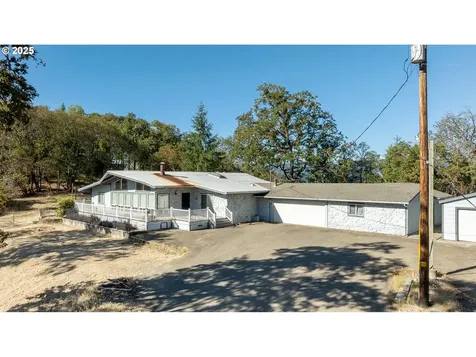 237 Country Lane Roseburg OR 97471