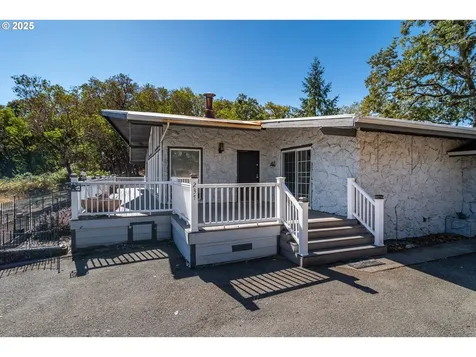 237 Country Lane Roseburg OR 97471