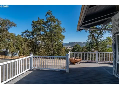 237 Country Lane Roseburg OR 97471