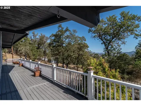 237 Country Lane Roseburg OR 97471