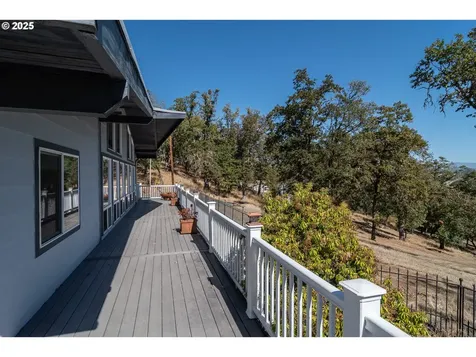 237 Country Lane Roseburg OR 97471