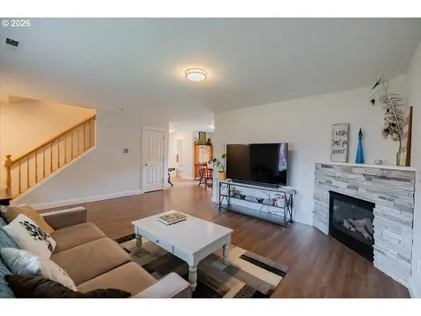 302 Division Street Silverton OR 97381