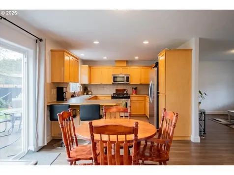 302 Division Street Silverton OR 97381