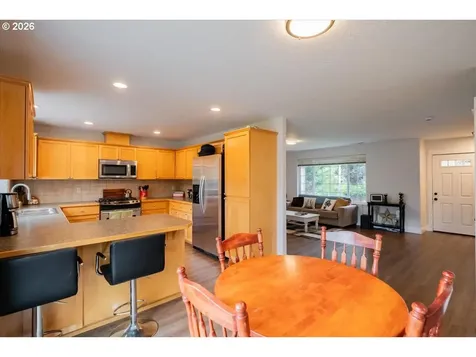 302 Division Street Silverton OR 97381