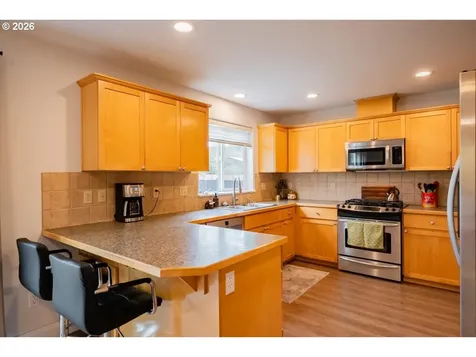 302 Division Street Silverton OR 97381