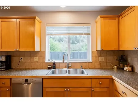 302 Division Street Silverton OR 97381