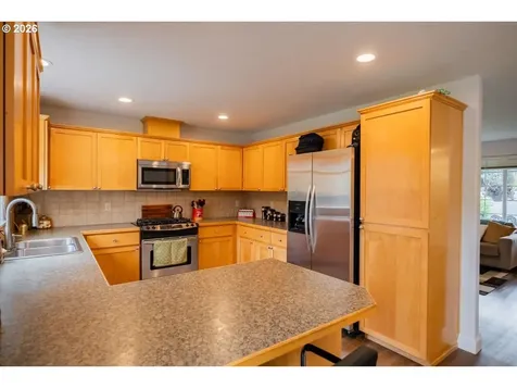 302 Division Street Silverton OR 97381