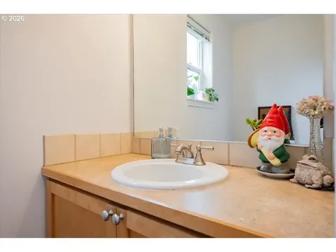 302 Division Street Silverton OR 97381
