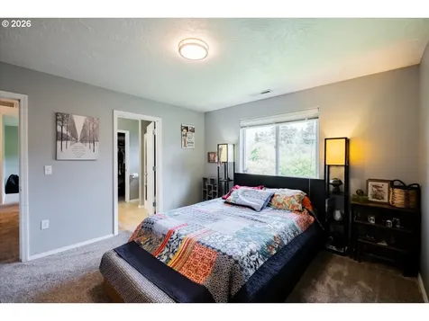 302 Division Street Silverton OR 97381