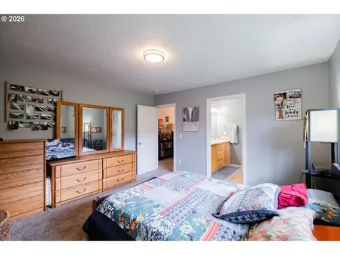 302 Division Street Silverton OR 97381