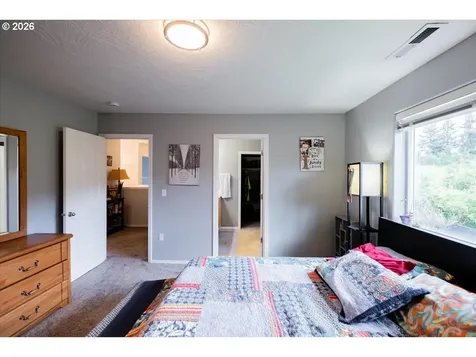 302 Division Street Silverton OR 97381