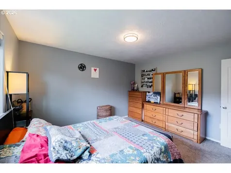 302 Division Street Silverton OR 97381