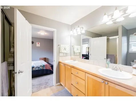 302 Division Street Silverton OR 97381