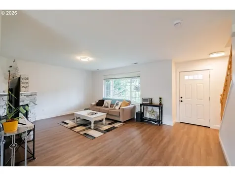302 Division Street Silverton OR 97381