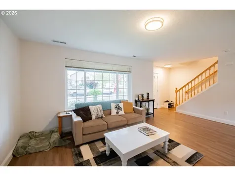302 Division Street Silverton OR 97381