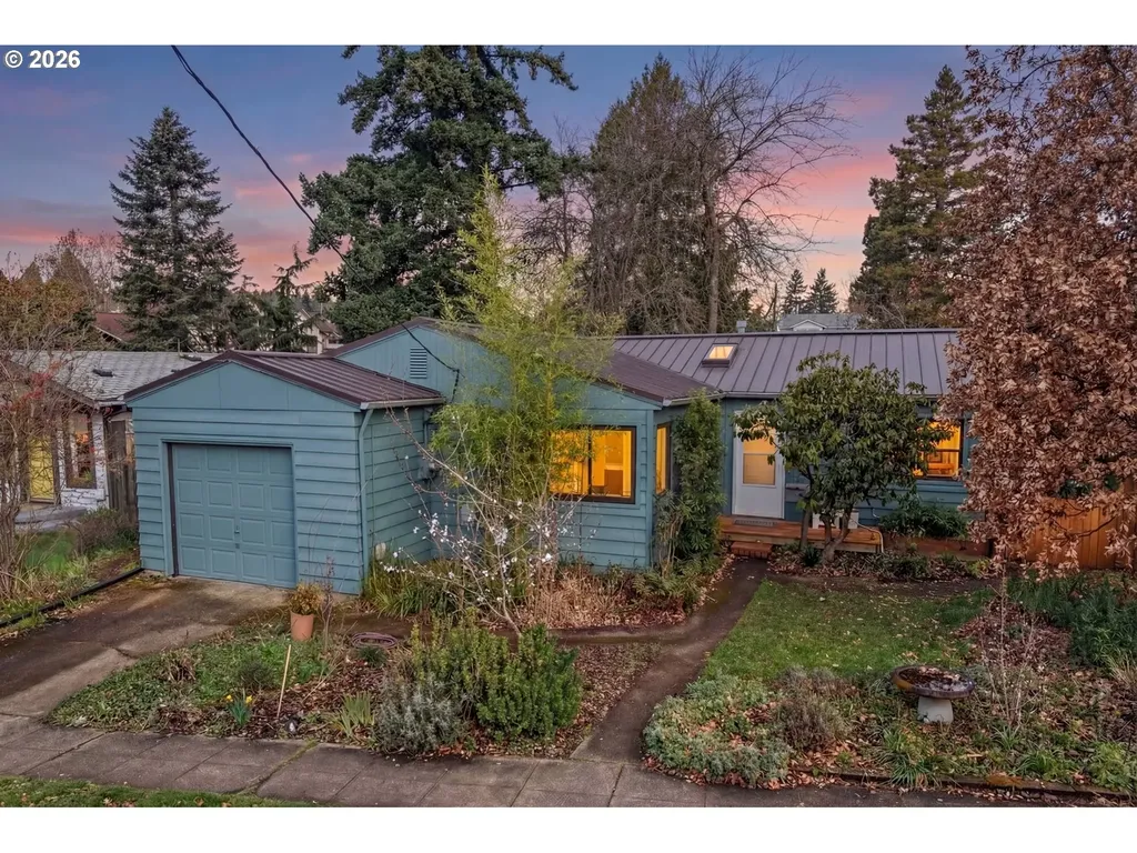 8047 SE Clay Street Portland OR 97215