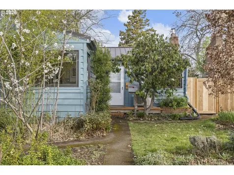 8047 SE Clay Street Portland OR 97215