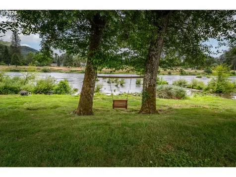 1850 Del Rio Road Roseburg OR 97471