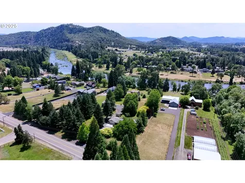 1850 Del Rio Road Roseburg OR 97471