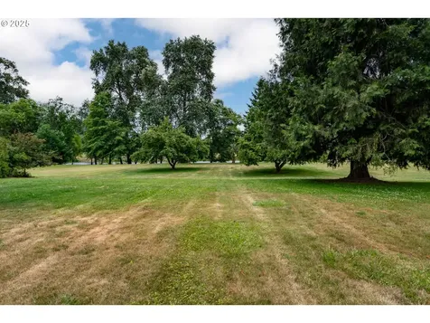 1850 Del Rio Road Roseburg OR 97471