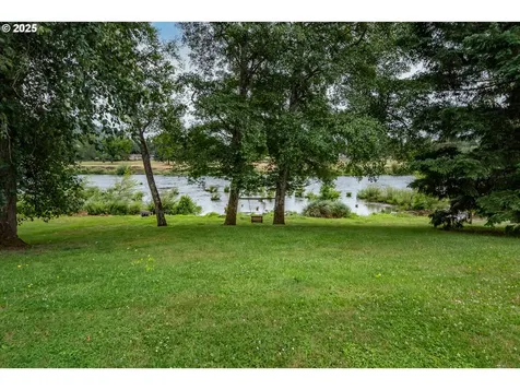 1850 Del Rio Road Roseburg OR 97471