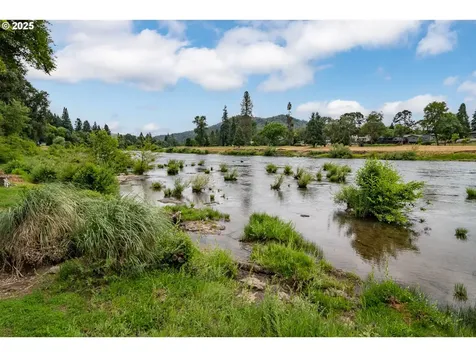 1850 Del Rio Road Roseburg OR 97471