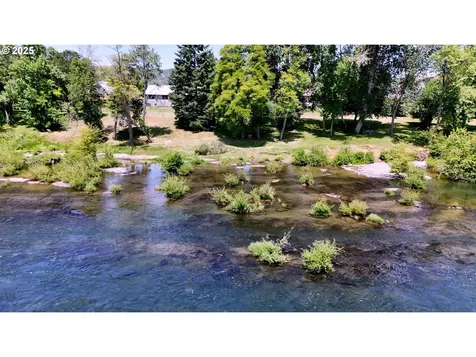 1850 Del Rio Road Roseburg OR 97471