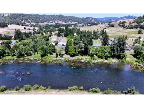 1850 Del Rio Road Roseburg OR 97471