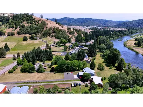 1850 Del Rio Road Roseburg OR 97471