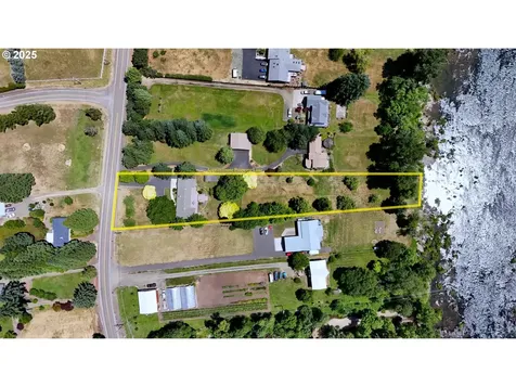 1850 Del Rio Road Roseburg OR 97471
