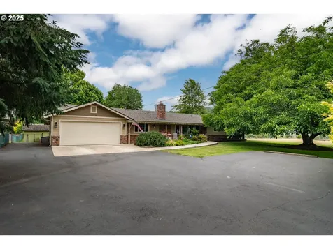 1850 Del Rio Road Roseburg OR 97471