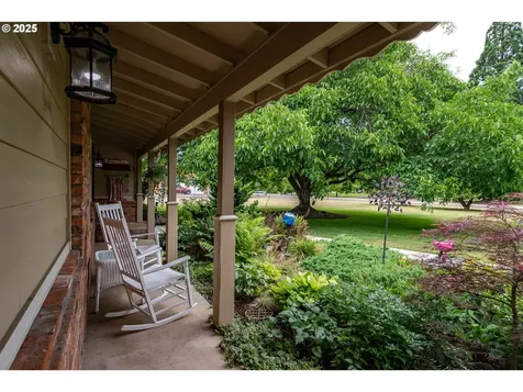1850 Del Rio Road Roseburg OR 97471